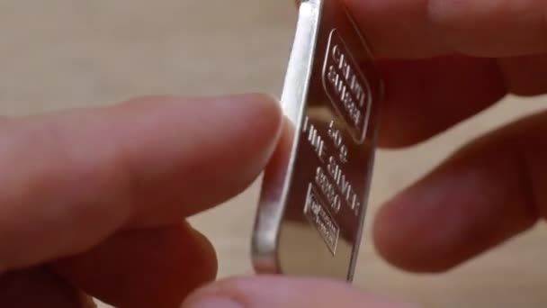 Kredit Suisse Gram Fint Silver Bar — Stockvideo