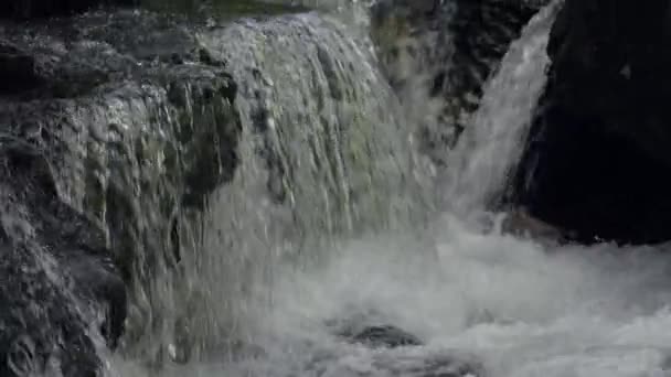 Θέα Του Όμορφου Καταρράκτη — Αρχείο Βίντεο