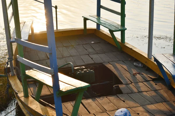 Intérieur Bateau Avec Moteur Capturé Coucher Soleil — Photo