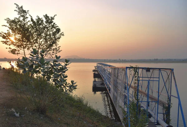 Pont Pipelinier Menant Eau Lac Capturé Coucher Soleil — Photo