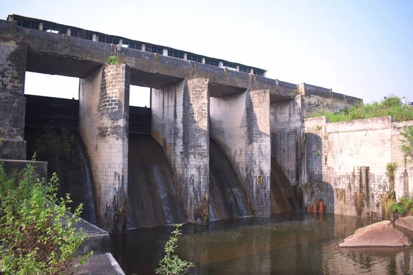 Een Oude Dam Gemaakt Water Slaan Elektriciteit Wekken — Stockfoto
