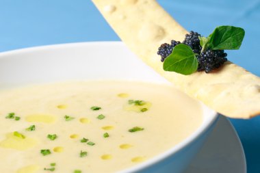 patates çorbası ekmek ile 
