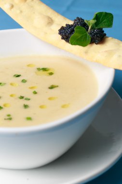 patates çorbası ekmek ile 