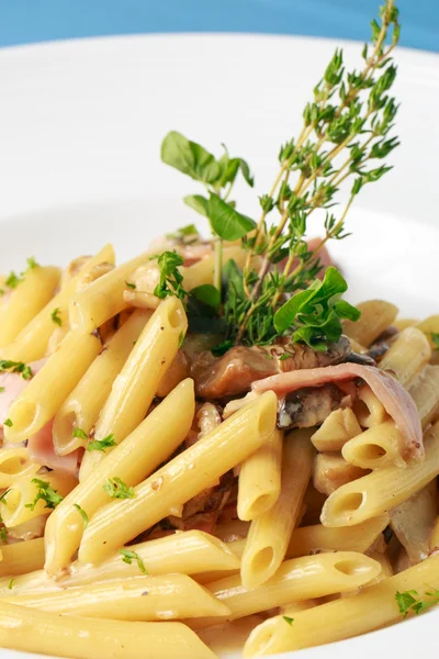 Penne con prosciutto — Foto Stock