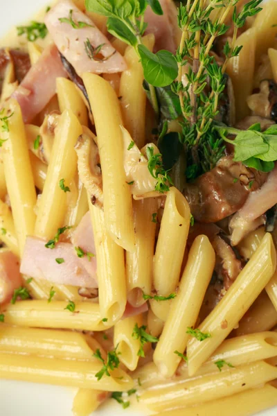 Penne con prosciutto — Foto Stock