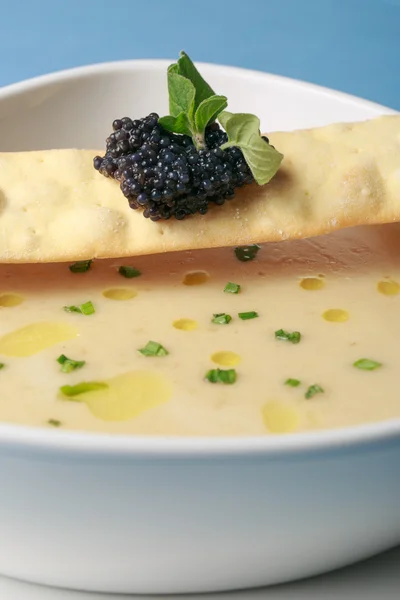 Sopa de papa con pan —  Fotos de Stock