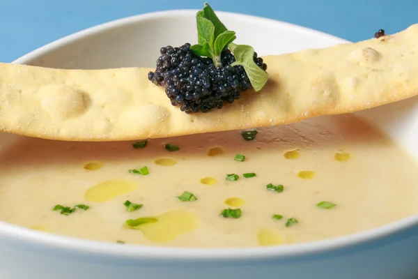 Sopa de papa con pan —  Fotos de Stock