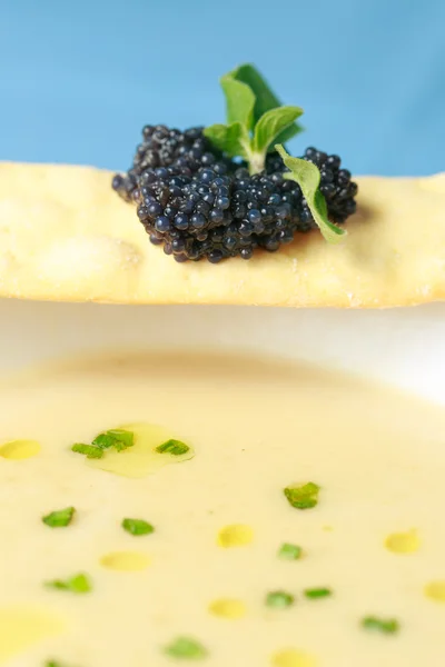 Sopa de papa con pan —  Fotos de Stock