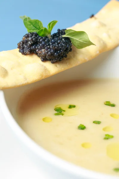 Sopa de papa con pan —  Fotos de Stock