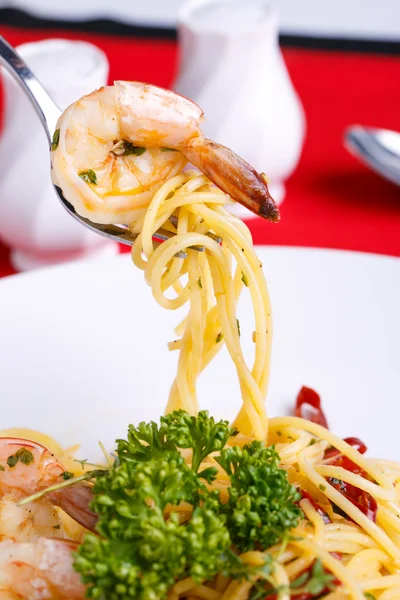 Gamberetti e spaghetti — Foto Stock