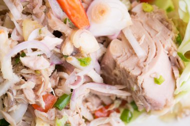 Baharatlı ton balığı salatası Limon otu ve genç zencefil, Tayland gıda