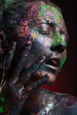 Yaratıcı yüz sanat kızla