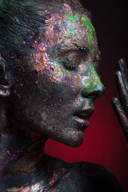 Yaratıcı yüz sanat kızla