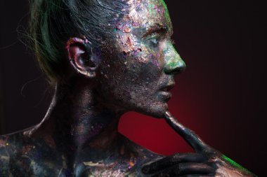 Yaratıcı yüz sanat kızla