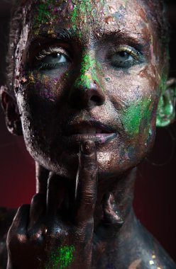 Yaratıcı yüz sanat kızla