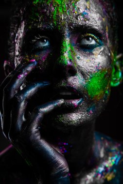 Yaratıcı yüz sanat kızla