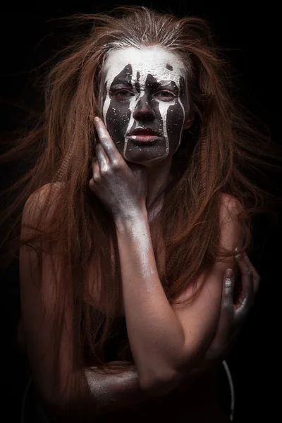 Retrato de mulher com arte facial — Fotografia de Stock