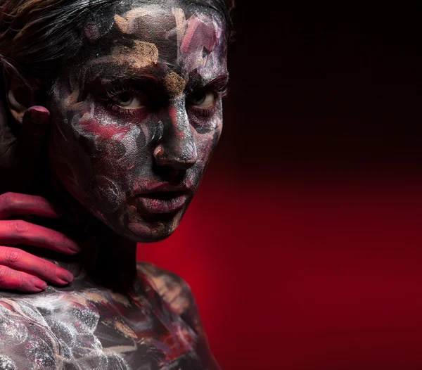 Yüz sanat ve vücut sanatı ile boyalı kadın — Stok fotoğraf