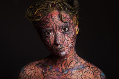 yaratıcı yüz-resim kadınla