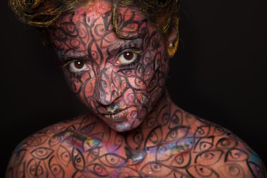 yaratıcı yüz-resim kadınla