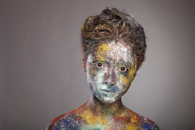 Sıradışı boyama makyaj kadınla