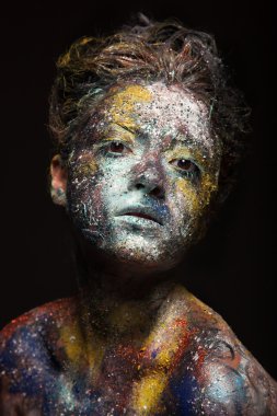 Sıradışı boyama makyaj kadınla