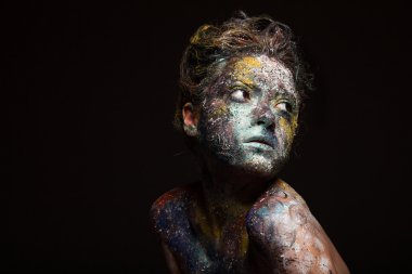 Sıradışı boyama makyaj kadınla