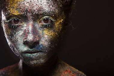 Sıradışı boyama makyaj kadınla