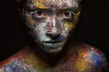 Sıradışı boyama makyaj kadınla