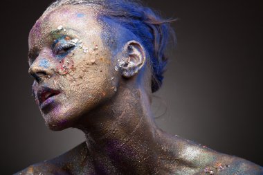 Sıradışı boyama makyaj kadınla