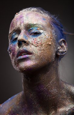 Sıradışı boyama makyaj kadınla