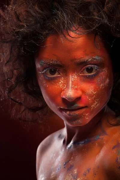 Yaratıcı bodyart ve yüz sanat kızla