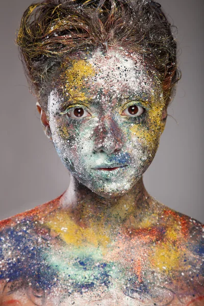 Žena s neobvyklé barvy make-upu — Stock fotografie