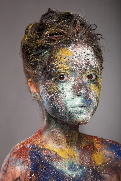 Frau mit ungewöhnlichem Make-up — Stockfoto