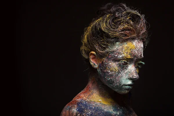 Mujer con maquillaje de pintura inusual — Foto de Stock