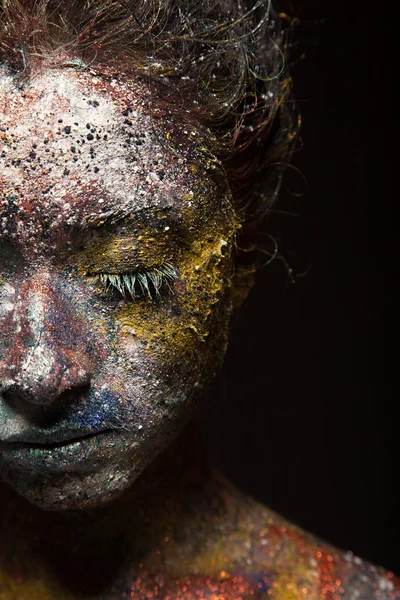 Kobieta z farby niezwykłe makijaż — Zdjęcie stockowe