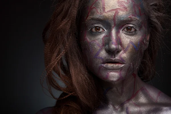 Glitter içinde bir kadının yüz kaplı