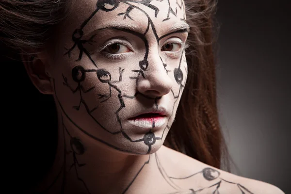 Frau mit kreativem Gesicht — Stockfoto