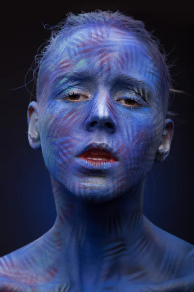 Mujer con arte creativo cara azul —  Fotos de Stock