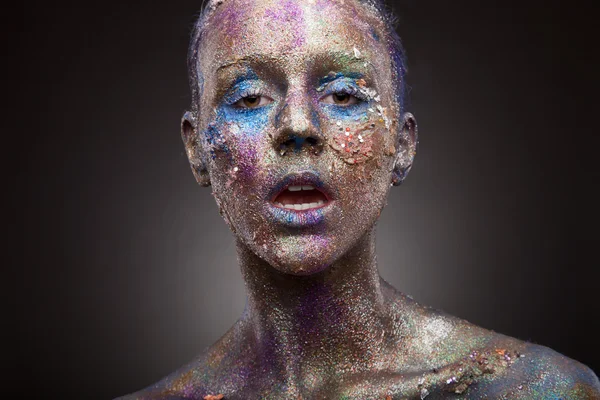 Kobieta z farby niezwykłe makijaż — Zdjęcie stockowe