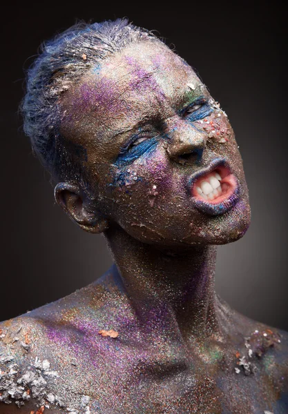 Sıradışı boyama makyaj kadınla