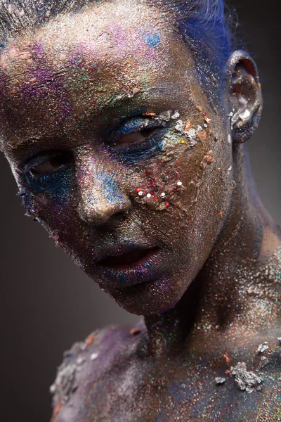 Sıradışı boyama makyaj kadınla