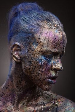 Sıradışı boyama makyaj kadınla