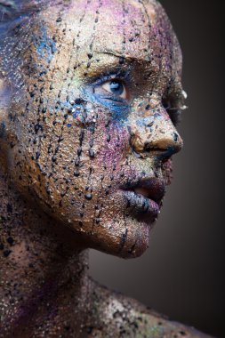 Sıradışı boyama makyaj kadınla