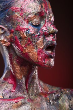 Renkli bodyart ve yüz sanat kızla