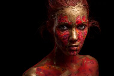 Yaratıcı yüz-sanat olan kadın