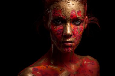 Yaratıcı yüz-sanat olan kadın