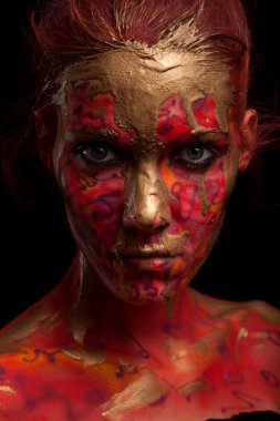 Yaratıcı yüz-sanat olan kadın