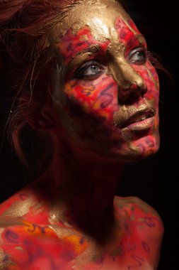 Yaratıcı yüz-sanat olan kadın