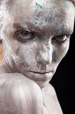 Kadın gümüş heykeli